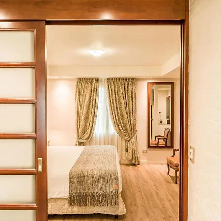 Melia Recoleta Plaza Hotel Buenos Aires Exterior foto A sliding door