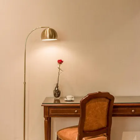 Melia Recoleta Plaza Hotel Buenos Aires Exterior foto A floor lamp