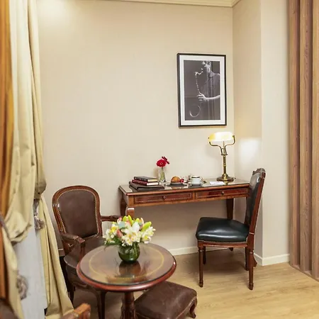 Melia Recoleta Plaza Hotel Buenos Aires Exterior foto A room at the hotel